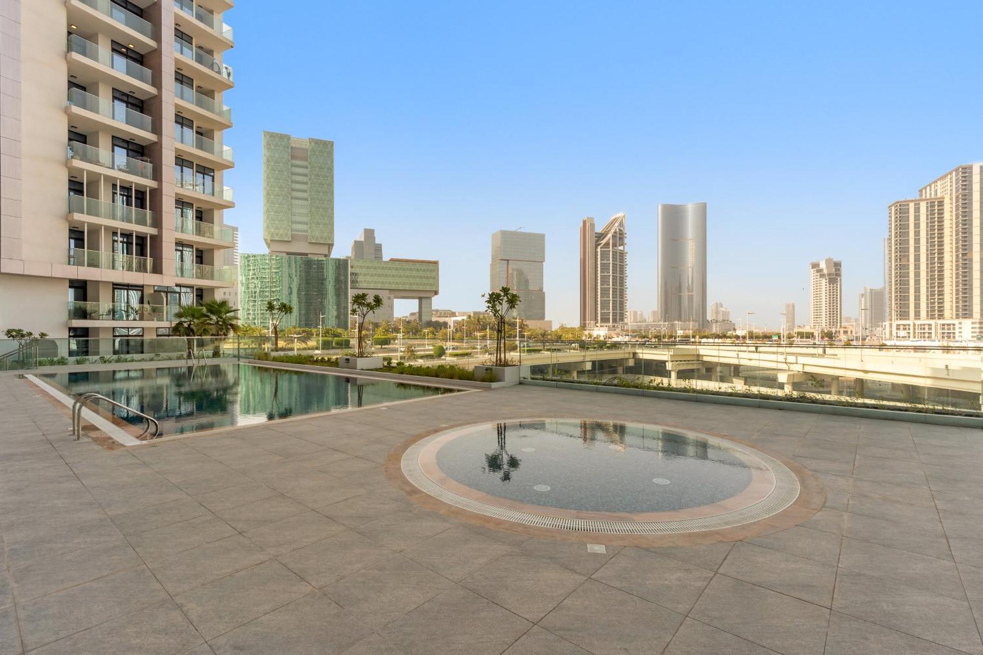 Lakeside Luxury Living In Al Maryah Island Apartment