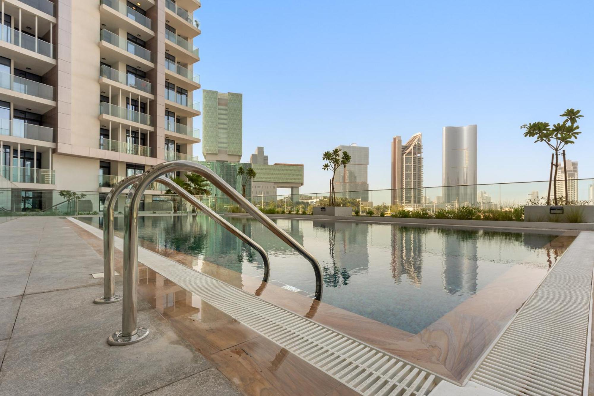 Lakeside Luxury Living In Al Maryah Island Apartment Abu Dhabi