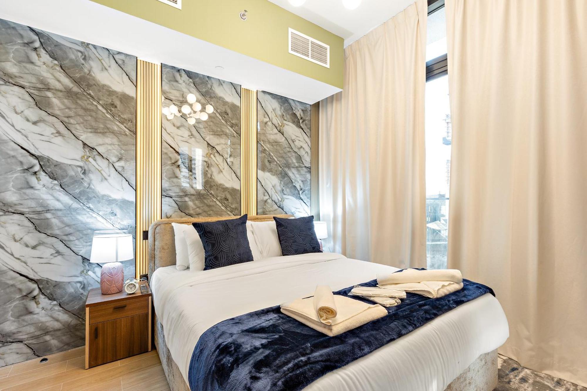 Lakeside Luxury Living In Al Maryah Island Abu Dhabi